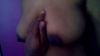 Video AUNTY KI BOOBS TIPAI