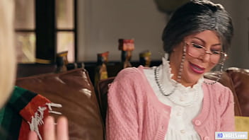 Mysterious Nanny And Step Daughter - A Mrs. Doubtfire Parody Porno indir