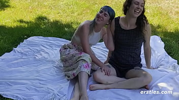 Clip Lesbian Babes Have Sexy Fun Outdoors