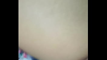 Clip Jugando su vagina roza contra mi pene ayudado por su leggins, mi cabeza bota babita