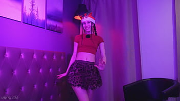 She dances to to the Last Christmas song She dances to to the Last Christmas song