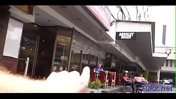 Chick Gets Huge Dong Into Her Cunny...