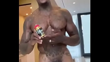 E se um macho desse entrasse agora no seu quarto? - instagram @igorpandy