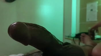 Petite Philippine Aime Manger Une Bite Au Chocolat