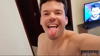Novinho gosta de pele na pele (sem camisinha)