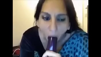 Video Sexy girl with baigan