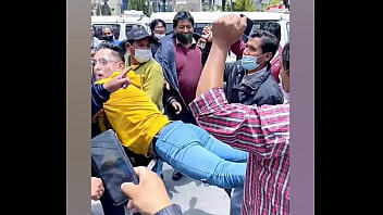 Linda chica cachonda blanca le gusta que la azoten los micristas