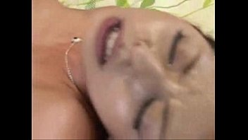 【巨乳】いやらしい喘ぎ声と表情しながらマ○コをピストンされまくる巨乳熟女