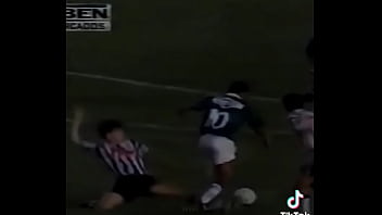 DJALMINHA FODENDO OS ADVERSÁRIOS COM SUA MAGIA.