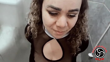 CHAMEI A AMIGA E ELA METEU O PAU SEM DÓ NA MINHA GARGANTA ATÉ EU VOMITAR