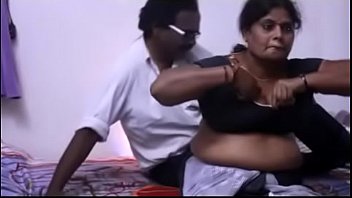 Video Indian aunty romance with her husband's friend.