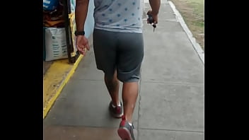 Nalgon por la Av. La Marina