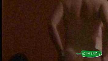 Texanpicante cogiendo comadre en un hotel de paso y me concede el grabar este recuerdo donde se da una rica ensartada...