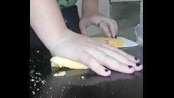 Video v. a un sandwich mientras mi primo se toca de fondo