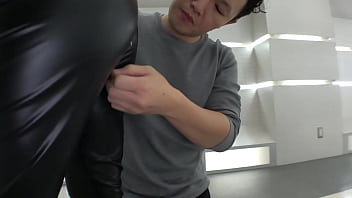 〖xvideos〗淫乱巨乳女教師がピッチピチのラバースーツ着てSEXするエロ動画がこちら