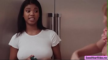 Clip MILF Dana fucks her ebony stepdaughter