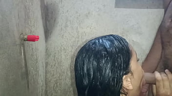 Manger La Bombasse Dans Le Bain