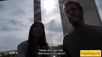 Le Garçon Ne Peut Pas Payer Pour L'hôtel Et Il Devrait Regarder Sa Baise Gf (Complet)