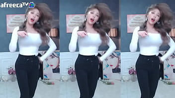 Korean babe Jeehyeoun dancing in tight white top...