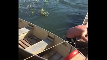 Gordinho com cu de tentando sair da agua