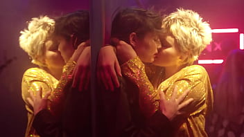 Rosa Neon Küsse - Verbotene Leidenschaft