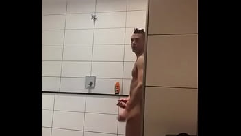 Bateu uma no banheiro da academia