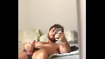 Ruivo safado mostra seu picão gostoso