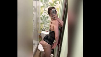 J&rsquo_aime prendre mon t&eacute_l&eacute_phone et me prendre en photos ou vid&eacute_o quand je sors...