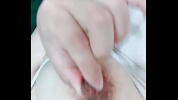 单亲妈妈和自己三岁的儿子 舔儿子小鸡鸡 太可怕了 2024 | XXXXVideo