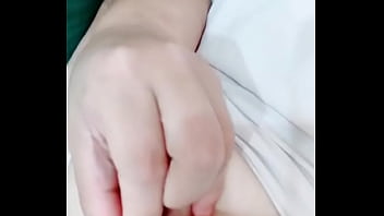 单亲妈妈和自己三岁的儿子 舔儿子小鸡鸡 太可怕了 2024 | XXXXVideo