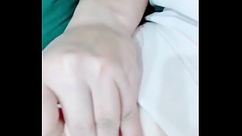 单亲妈妈和自己三岁的儿子 舔儿子小鸡鸡 太可怕了 2024 | XXXXVideo