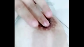 单亲妈妈和自己三岁的儿子 舔儿子小鸡鸡 太可怕了 2024 | XXXXVideo