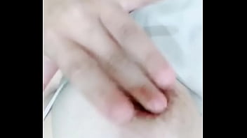 单亲妈妈和自己三岁的儿子 舔儿子小鸡鸡 太可怕了 2024 | XXXXVideo