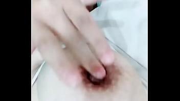 单亲妈妈和自己三岁的儿子 舔儿子小鸡鸡 太可怕了 2024 | XXXXVideo