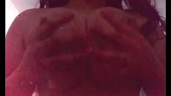 Amateur Teen A D'énormes Seins Pour Moi