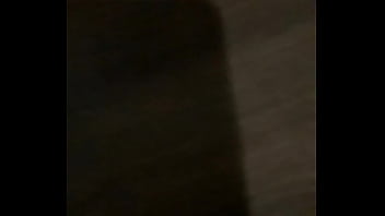 Corno fazendo seu pau pequeno gozar