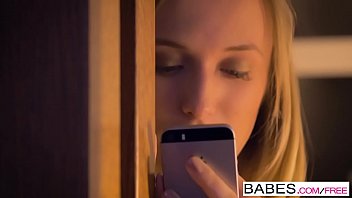 Babes - (Aislin, Vicky Love) - encontrada no telefone dela