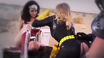 anal, fetichismo, superheroinas, rubia