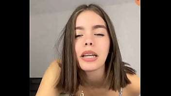 Novinha Linda Na Live Se Exibindo...