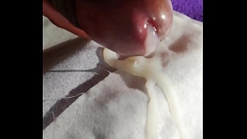 Masturbacion con eyaculacion (me sale leche espesa)
