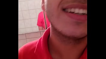 Rodry Aguirre de la plata gay muestra la pija