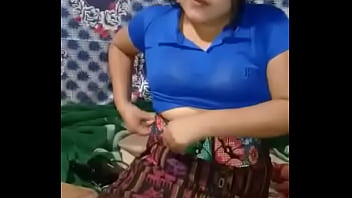 Chapina se muestra para su marido