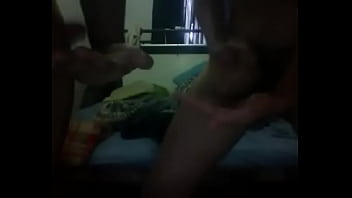 Amigos gozando na mão