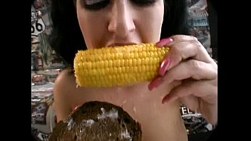 Video cum on food - corn cob cum