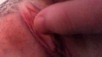 Video GUY RUBBING HORNY SLUTS DRIPPING PUSSY