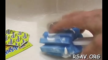 Studentin mit Brille: Nasse Prüfung!