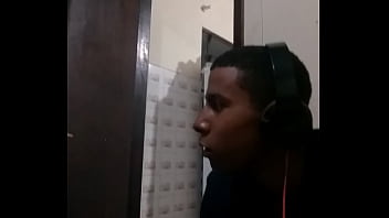 Comendo Um Salgadinho Delicioso...