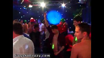 Teen Boy Big Group Cum Gay Sourire - Autant Que Vous Pouvez Sourire