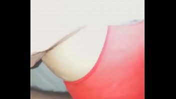 Nylon-Hausfrau Solo im Bett geil!