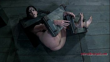 Chick gets lusty cunt prodding